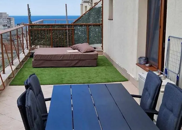 студио тони 2 с панорамна тераса и морска гледка アパート ヴァルナ